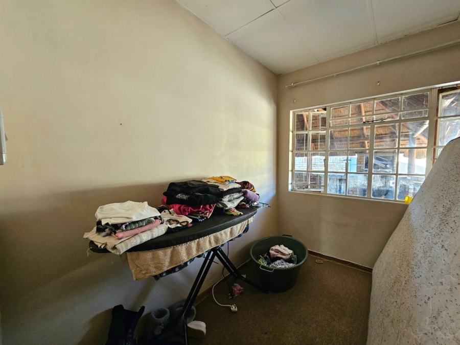 5 Bedroom Property for Sale in Kannoniers Park North West